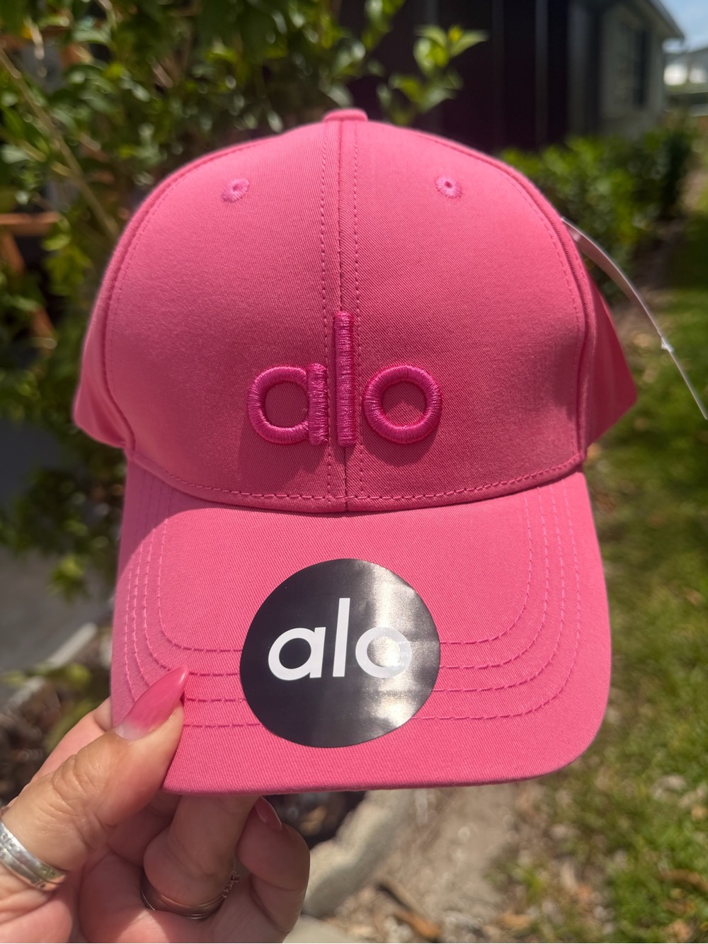 ALO Yoga Off Duty Hot Pink Logo Strapback Cap In Paradise Pink - Picture 9 of 16